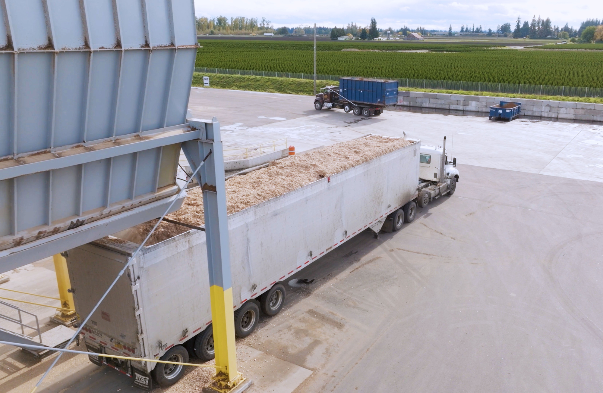 Re:Source truck hauling hog fuel